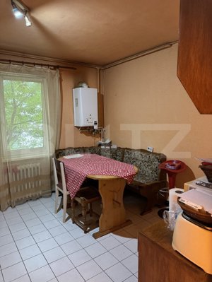 Apartament 3 camere, 70mp, zona 7 Noiembrie - imagine 2