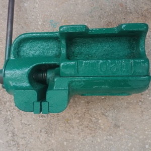 Vând menghina banc 120 mm