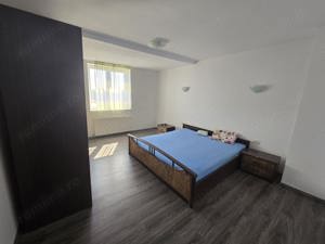  Apartament Spațios cu Curte de Închiriat în Ghiroda - Ideal pentru Familie sau Birouri  - imagine 5