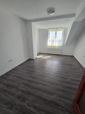  Apartament Spațios cu Curte de Închiriat în Ghiroda - Ideal pentru Familie sau Birouri  - imagine 7