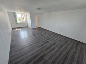  Apartament Spațios cu Curte de Închiriat în Ghiroda - Ideal pentru Familie sau Birouri  - imagine 8