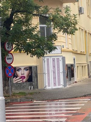 Ofer scaun frizerie sau coafor PFA