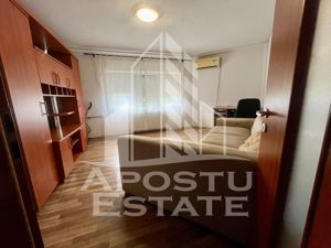 Apartament 2 camere,decomandat,spatios,in zona Bucovina - imagine 2