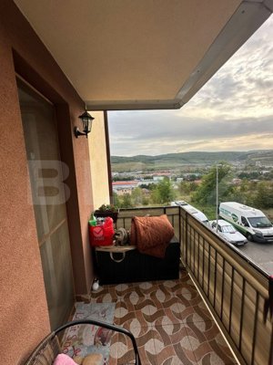 Apartament cu 2 camere decomandat, balcon, etaj 2/5, parcare, zona Petrom  - imagine 8