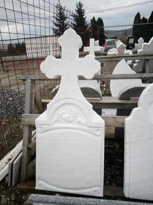 Cavou, Criptă, Borduri beton armat.Monumente Marmură sau granit  - imagine 3