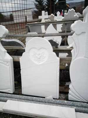 Cavou, Criptă, Borduri beton armat.Monumente Marmură sau granit  - imagine 6