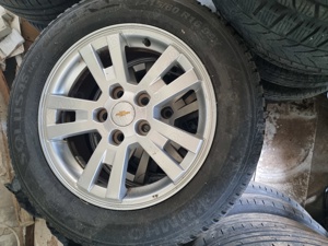 4 cauciucuri de iarna 215 60 16 cu jante de aliaj 5x115 de chevolet