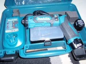 MACHITA-DF012D-Surubelnita electrica 