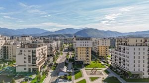 Kasper Coresi, Apartament 3 camere decomandat, 2 bai, parcare+boxa - imagine 13