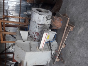 Vindem moara cu ceocanel pentru morii si rumegus 4500t h