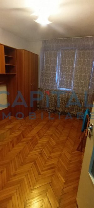 Apartament de vanzare in Turda, 4 camere, Micro 2,Calea Victoriei, etaj 4.  - imagine 7