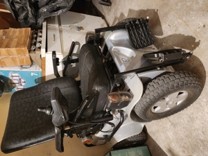 Cărucior electric Invacare G50 foarte stabil robust și adaptabil 