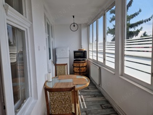 De închiriat apartament in casa zona centrala