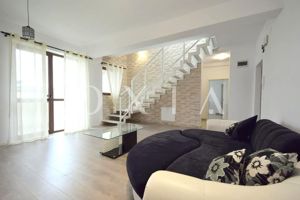 AX923 Giroc-Esso, Apartament Pe Doua Nivele - imagine 2