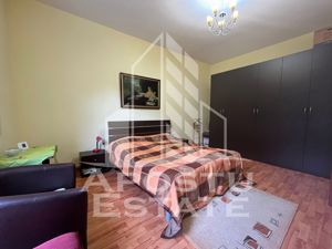 Apartament cu 3 camere, semidecomandat,situat in zona Centrala - imagine 3