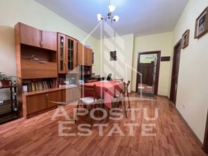 Apartament cu 3 camere, semidecomandat,situat in zona Centrala