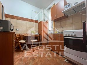 Apartament cu 3 camere, semidecomandat,situat in zona Centrala - imagine 4