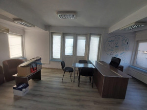 Casa de Cultura, spatiu ideal birouri, 90 mp., 4 camere - imagine 2