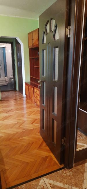 Apartament de vanzare 3 camere la cheie etaj 4 zona Rogerius - imagine 2