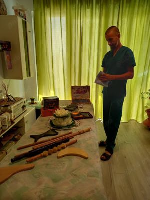 Masaj de relaxare, anticelulitic -manual ; ventuze ;  bețe de bambus.terapie cu lumină polarizată.