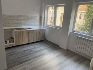 Romana metrou  apartament 2 camere in vila singur pe etaj pt. firma locuinta de servici chiria 700 E - imagine 2