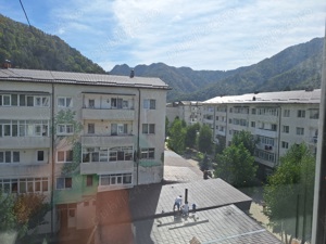 Inchiriez apartament 3 camere in Brezoi - imagine 5