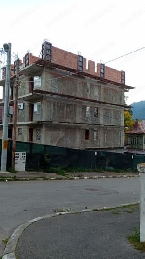 Vanzare apartam de 2 camere si un penthouse de la dezvoltator Valea Cerbului Busteni-parcare inclusa - imagine 9