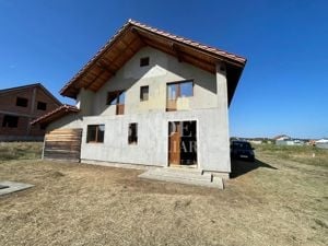 Casa  cu garaj Pischia 926 mp teren