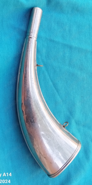 Goarnă, corn, pentru suflători, muzică, sau, vânătoare 