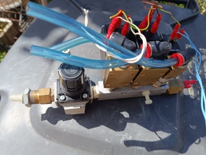 Distribuitor pneumatic cu regulator de presiune  - imagine 2