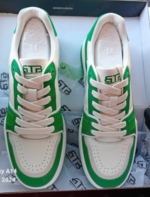 Pantofi din piele  naturalăi  BTB, DOLCE GABANA,  și  un brand romanesc