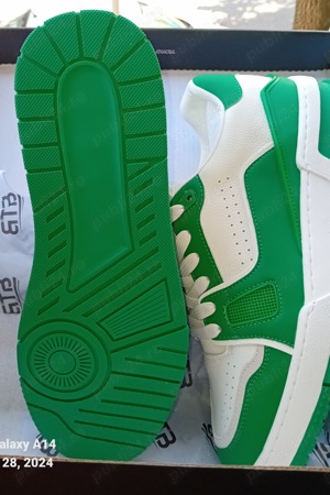 Pantofi noi, din piele naturalăi  casual, sport.