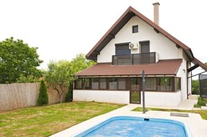 Vilă 5 dormitoare, 4 băi, 2 248mp teren, piscină. Preț: 229 000 E. - imagine 6