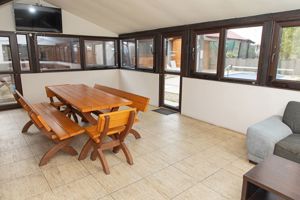 Vilă 5 dormitoare, 4 băi, 2 248mp teren, piscină. Preț: 229 000 E. - imagine 12