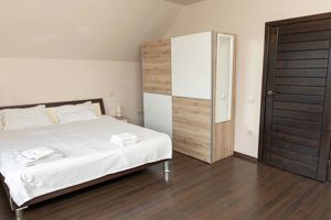 Vilă 5 dormitoare, 4 băi, 2 248mp teren, piscină. Preț: 229 000 E. - imagine 20