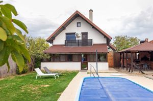 Vilă 5 dormitoare, 4 băi, 2 248mp teren, piscină. Preț: 229 000 E. - imagine 2
