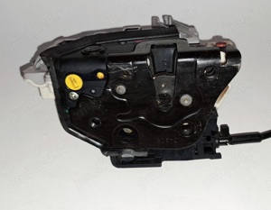 Încuietoare usă dreapta spate VW Passat B6 Variant (3C5) - imagine 2