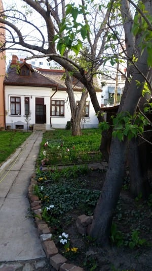 Casa     teren 301mp -Bdul Mihalache Pta 1Mai Bucuresti