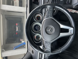 Mercedes-Benz E300 Bluetec Hybrid  - imagine 9 Mercedes-Benz E300 Bluetec Hybrid  - imagine 9