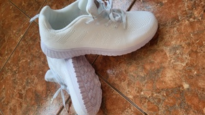 Adidasi noi marimea 41