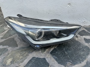 Far Hyundai Grand Santa Fe