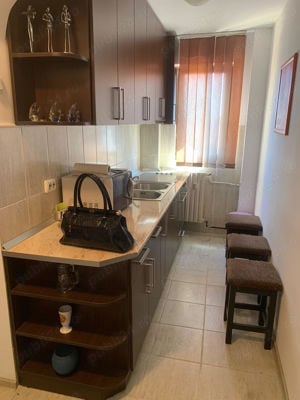 vand apartament 3 camere zona Piata Sarbilor , decomandat, etaj 3 - imagine 5