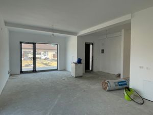 Duplex pe parter 4 camere - Mosnita Noua - imagine 3