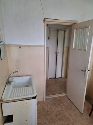 Vând apartament două camere semidecomandat  - imagine 3