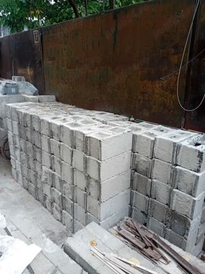 Boltari recuperati din demolare  și porti garaj