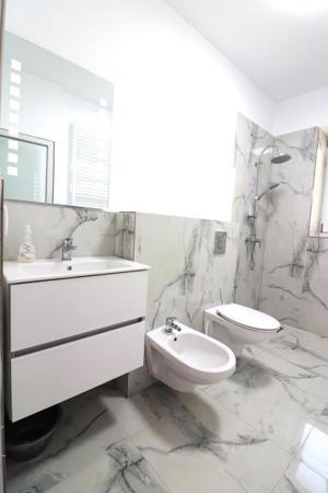 Complet renovat si foarte spatios - imagine 9