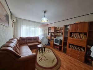 Apartament cu doua camere de vanzare situat central - imagine 2