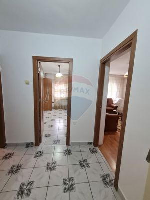 Apartament cu doua camere de vanzare situat central - imagine 3