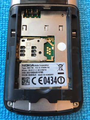 Nokia C6-01 in stare de functionare cu o fisura pe ecran codat orange - imagine 2