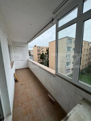 OFERTA !! Apartament renovabil, et 2/4, 3 camere, decomandat, zona 7 noiembrie